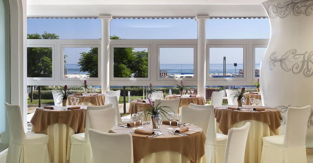 The Promenade Luxury Wellness Hotel Riccione Exteriör bild