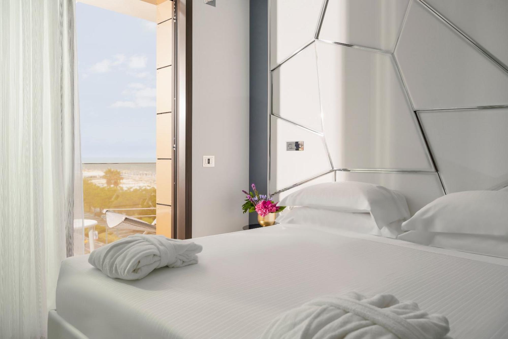 The Promenade Luxury Wellness Hotel Riccione Exteriör bild